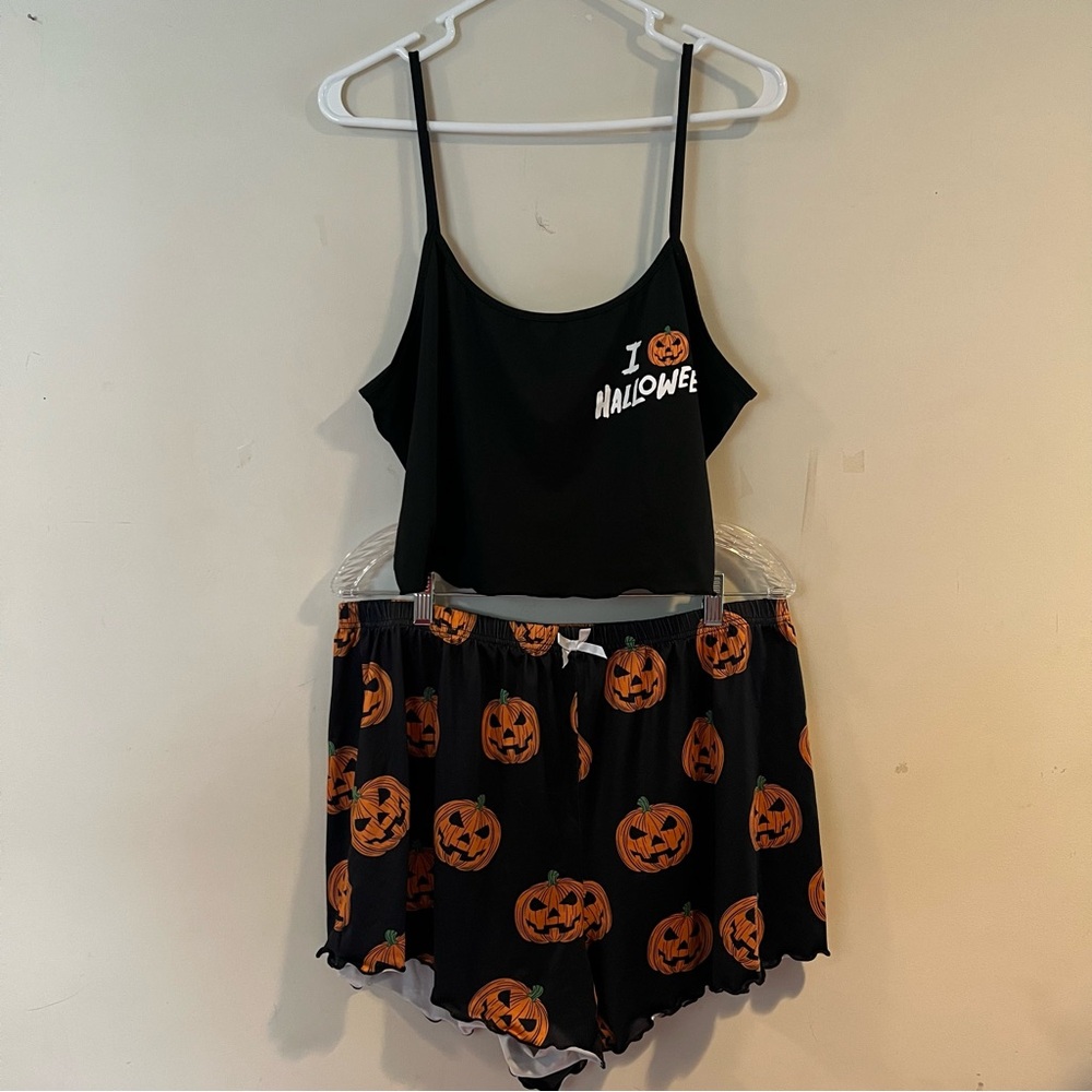 Shein pumpkin Halloween crop top and shorts pj set A15
